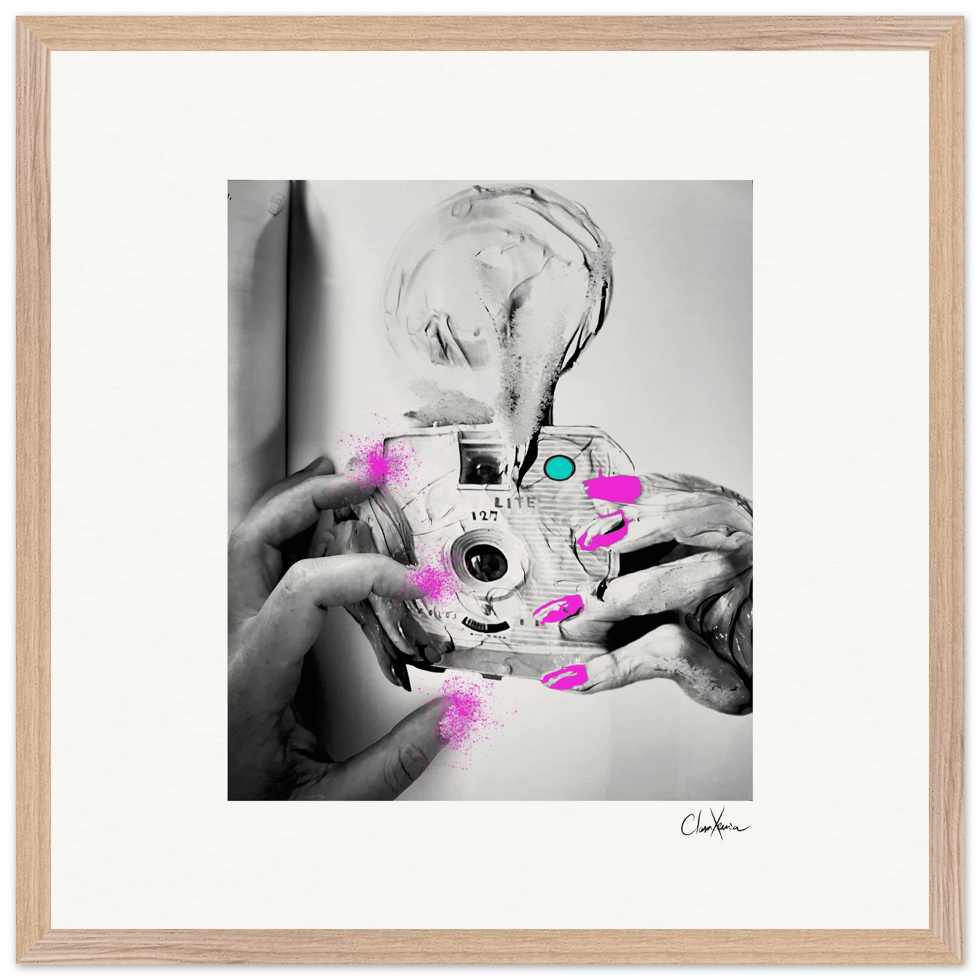 Synch'd Hands Framed print 50x50 cm / 20x20″ Wood frame 32