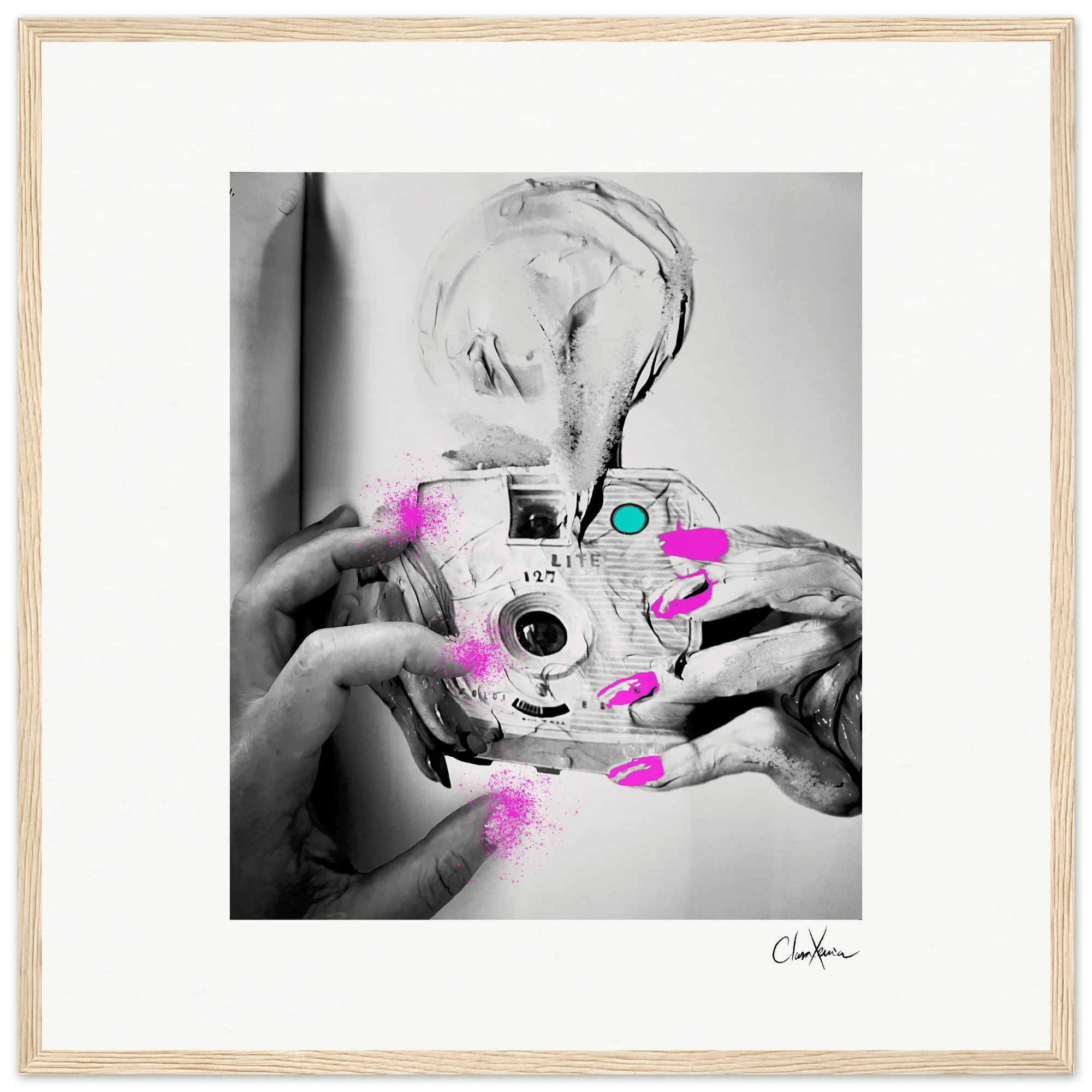 Synch'd Hands Framed print 50x50 cm / 20x20″ Wood frame 30