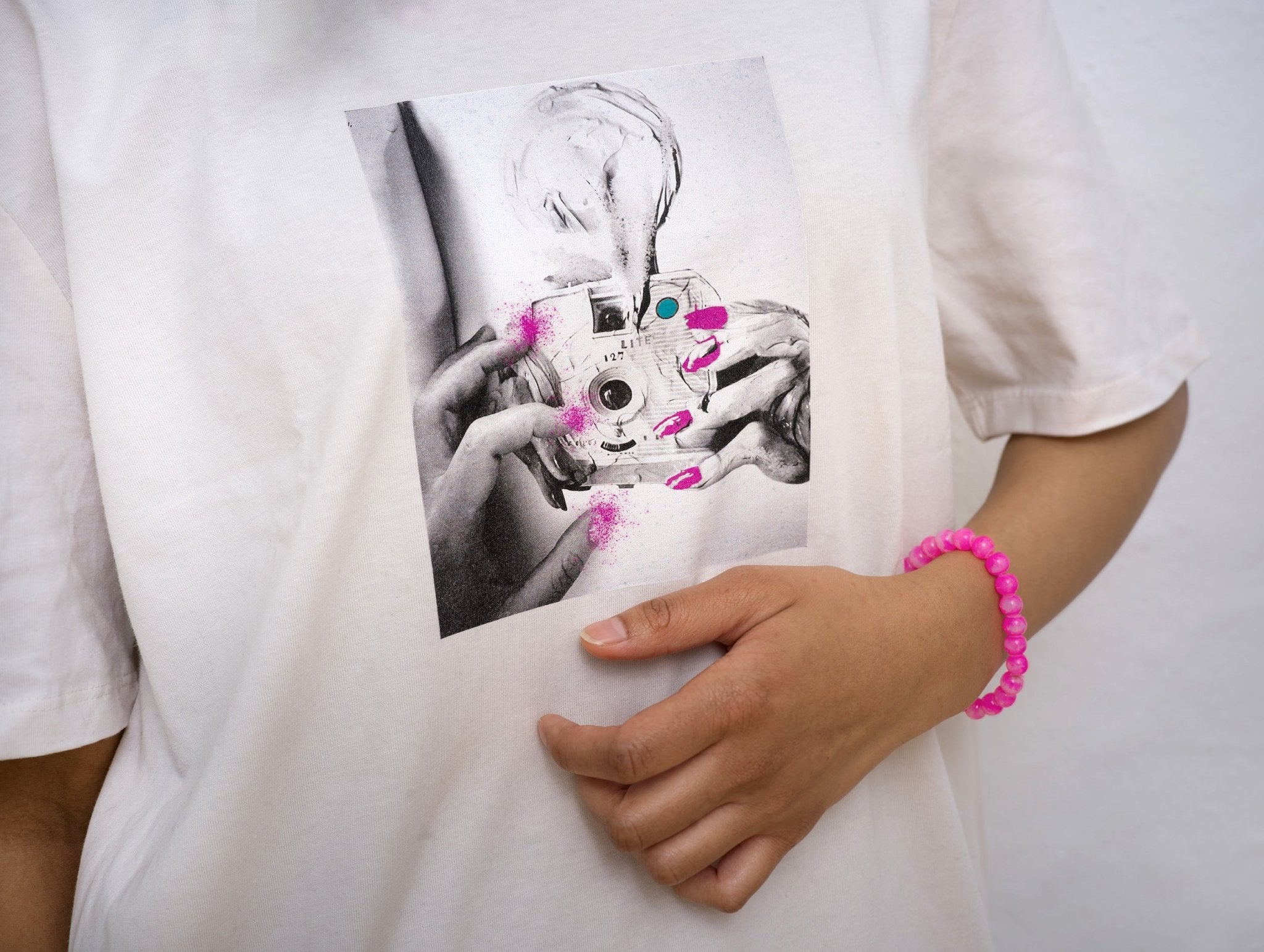 Synergy - "Synch´d Hands" T-shirt White XS 6