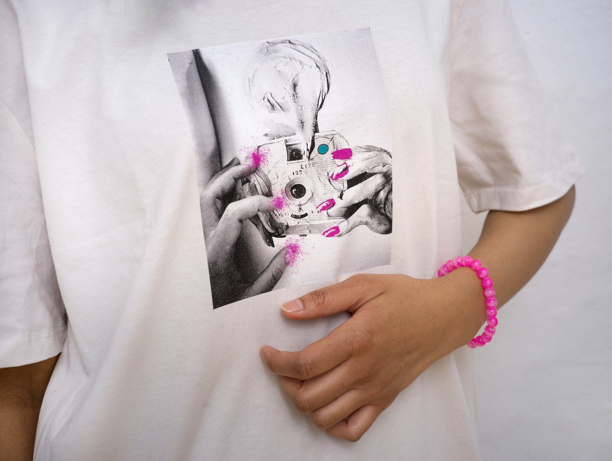 Synergy - "Synch´d Hands" T-shirt White XS 6